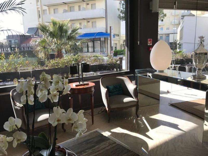 Hotel Caraibi Milano Marittima Exterior foto