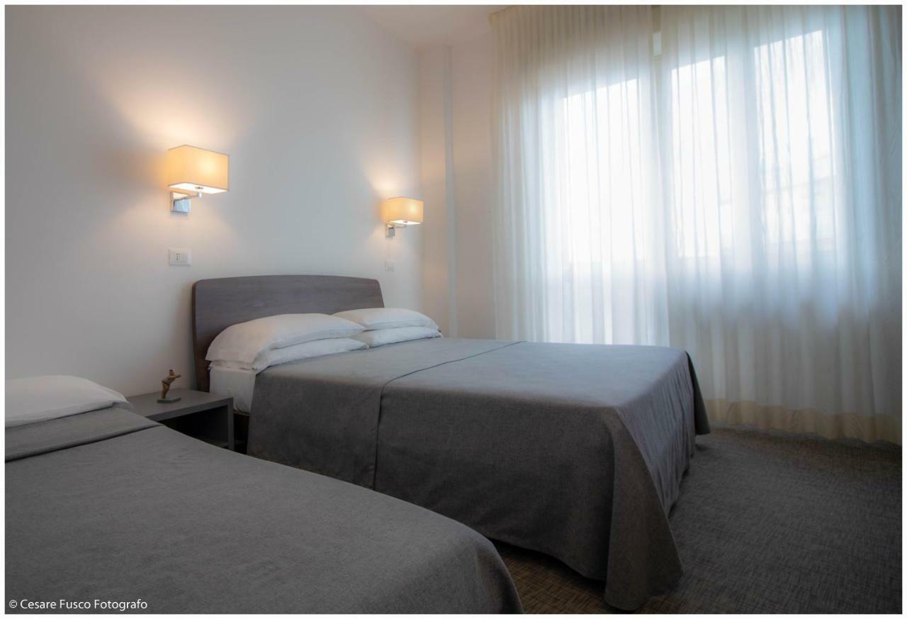 Hotel Caraibi Milano Marittima Exterior foto